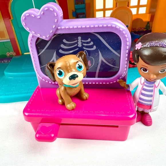 Disney Junior Doc McStuffins Toy Hospital Playset w/Helicopter and Accessories - Picture 5 of 12